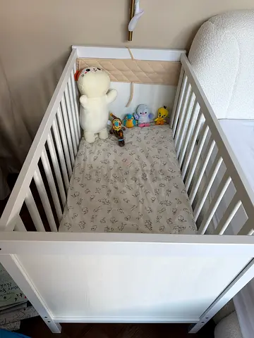 White baby crib IKEA SUNDVIK like new