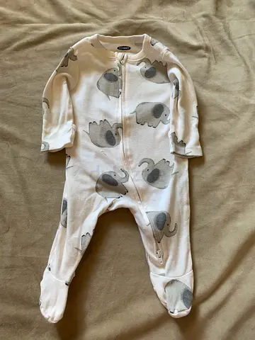 Newborn Baby Sleepsuit (NB) – 100% Cotton – Gently Used