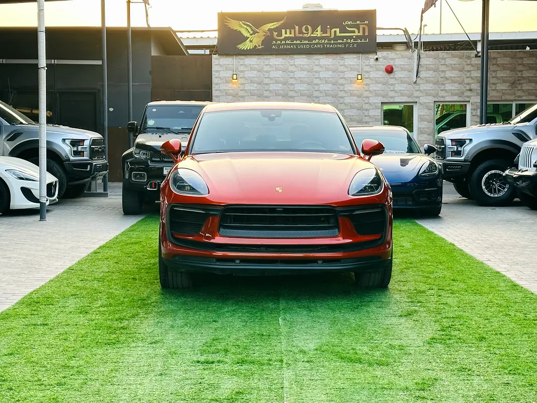 Porsche Macan 2022 — photo 1 of 20