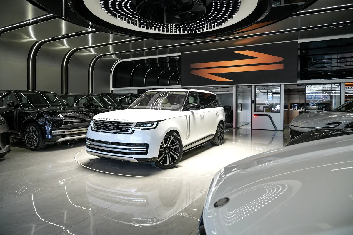 Land Rover Range Rover 2023 — photo 1 of 20