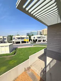 4BR Villa with Massive Layout I Unfurnished I Ready Today