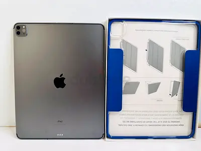 Ipad pro 12.9 4th generation (128GB) cellular and wifi with all accessories