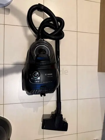 Bosch Series 4 Canister Vacuum Cleaner – Good Working Condition