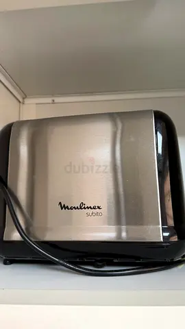 Bread toaster