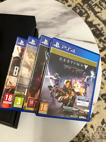 PS4 console 1 TB with 4 PS4 game discs (Destiny, Batman and more)