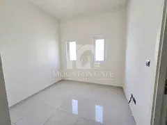 R2EE | Corner | L Shape | Spacious living room |