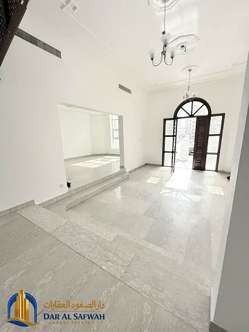 HUGE SPACIOUS **5BHK VILLA **FOR RENT JUST 100k ON MAIN ROAD CLOSE TO BRACH SHARQAN AREA FOR FAMILY EASY PAYMENT