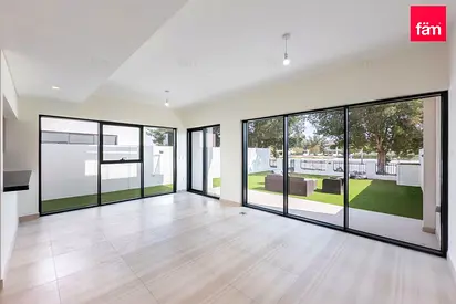 Spacious Corner 4Bed TH | Prime Location