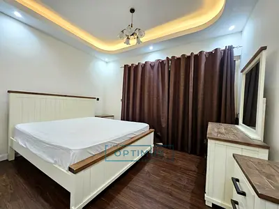 Furnished Studio | Beautiful Upgraded | Internal Street View