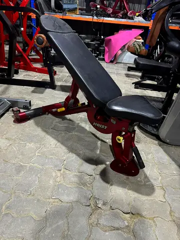 Hoist Adjustable Weight Bench