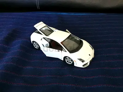 Maisto 1:24 Lamborghini Gallardo LP 560-4 Die-Cast Model