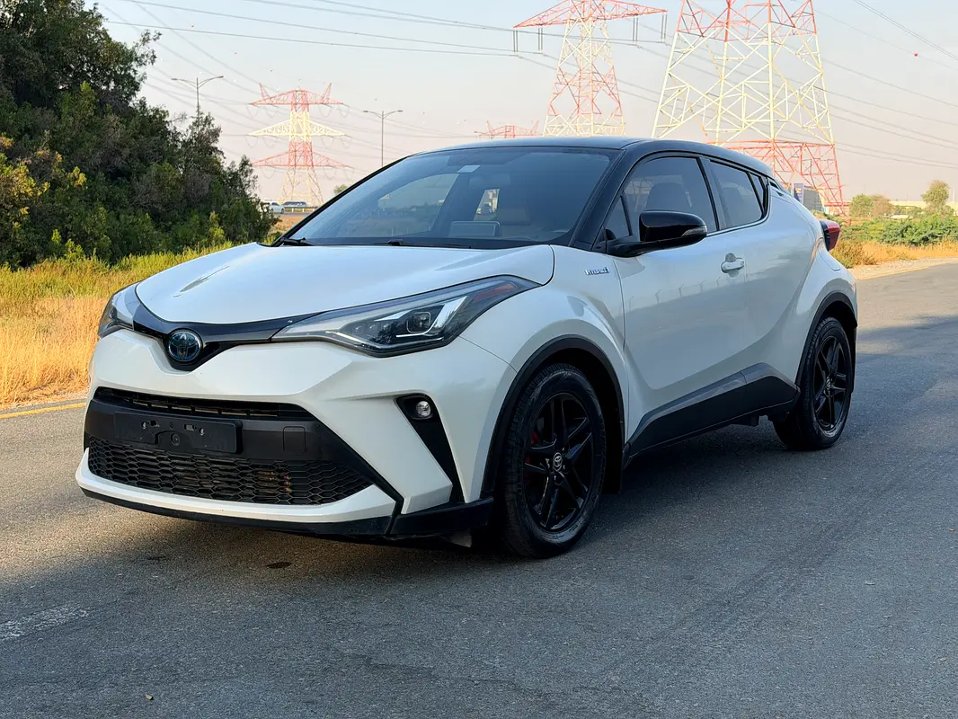 Toyota C-HR 2021 — photo 1 of 16