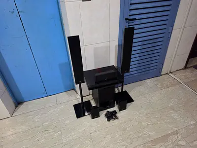 600 Watts - Sony 5.1ch (Bluetooth, Aux in) Home Theatre System in excellent working condition