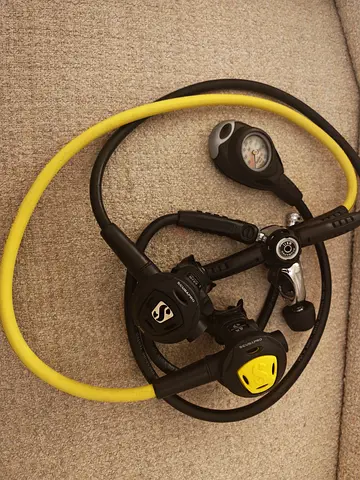 Scubapro mk11 diving regulator with Suunto gauge for sale