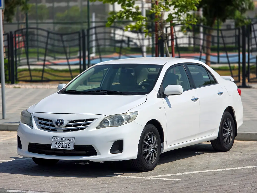 Toyota Corolla 2013 — photo 1 of 15