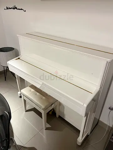 Ritmüller UP121RB Upright Acoustic piano polished white