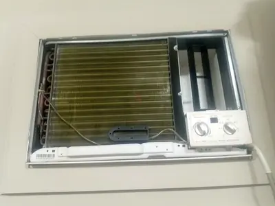 Window Air Conditioner Unit - Internal Evaporator Controls (Needs Repair)