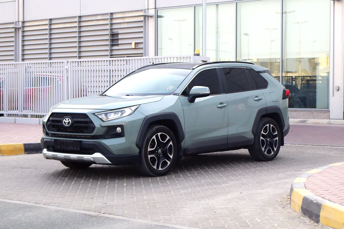 Toyota Rav 4 2019 — photo 1 of 17