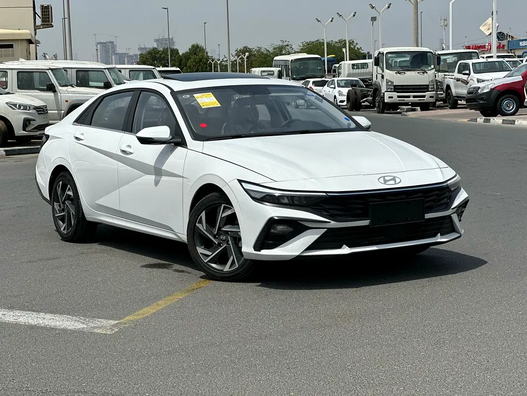 Hyundai Elantra 2026 — photo 1 of 20
