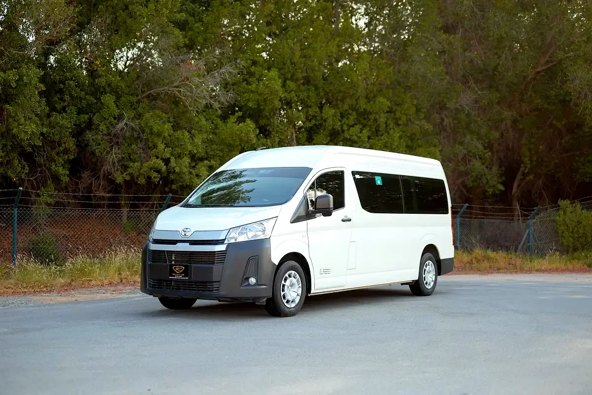 Toyota Hiace 2025 — photo 1 of 17