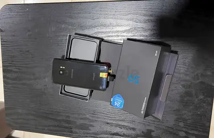 Samsung Galaxy S9 with original box - good condition( new)