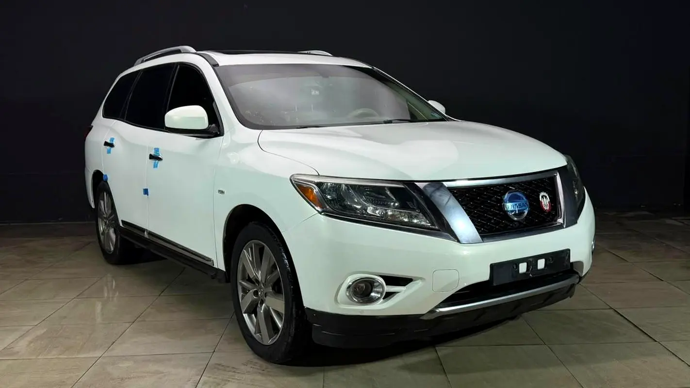 Nissan Pathfinder 2014 — photo 1 of 15