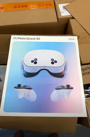 Meta Quest 3s VR Headset with Controllers (Good Used Condition) - White