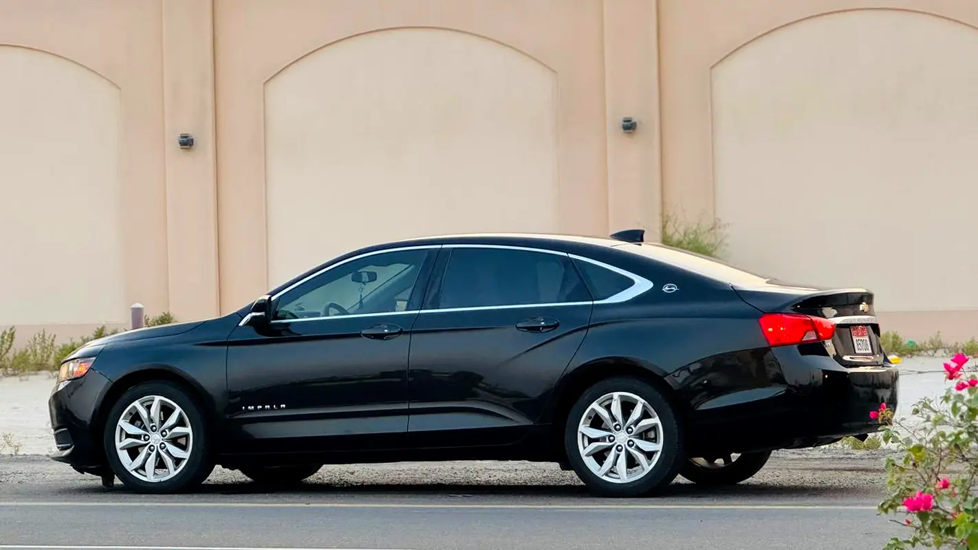 Chevrolet Impala 2018 — photo 1 of 8