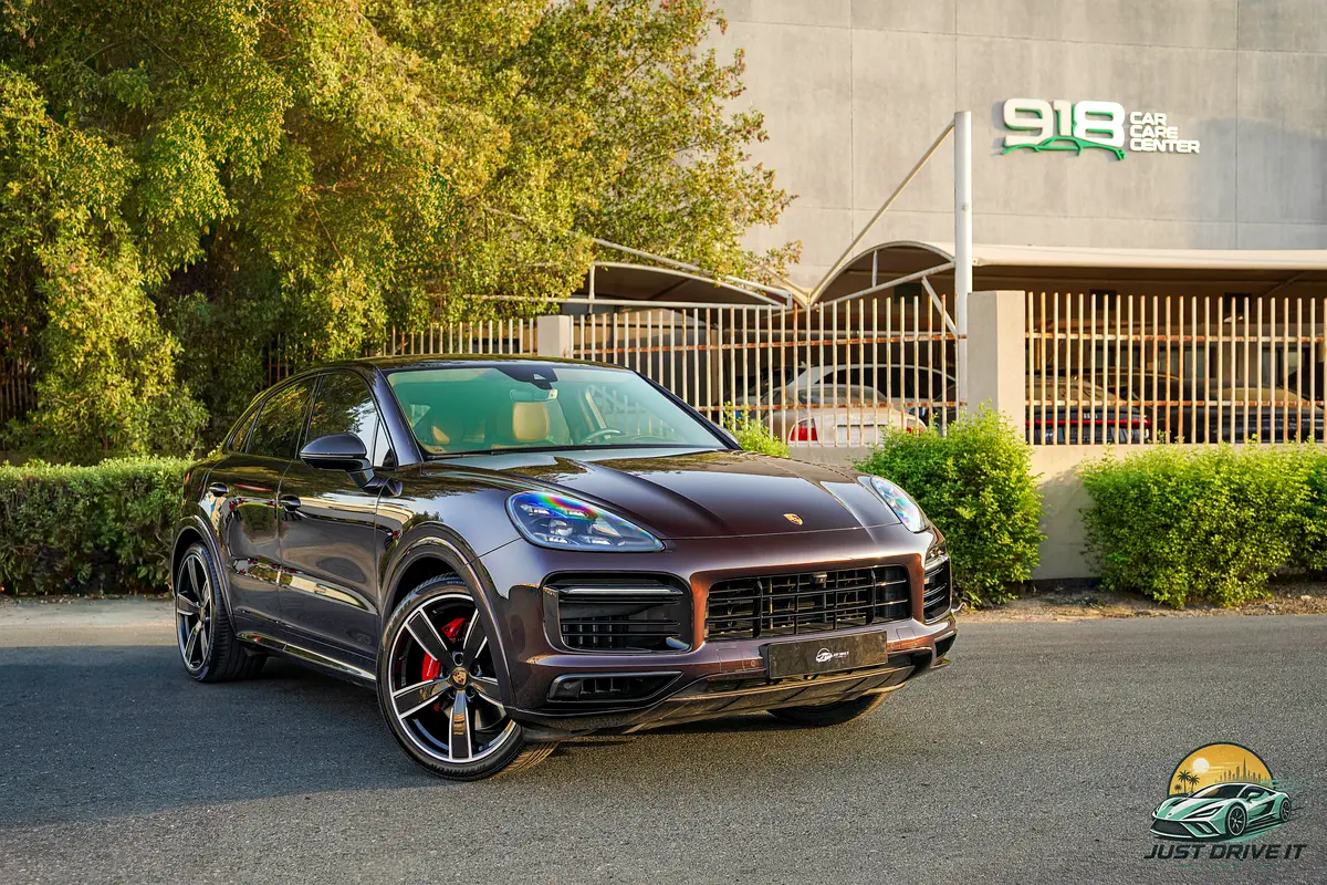 Porsche Cayenne 2023 — photo 1 of 20