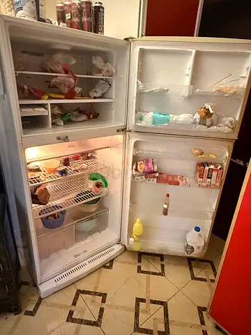 Sanyo double-door refrigerator and freezer unit - working condition