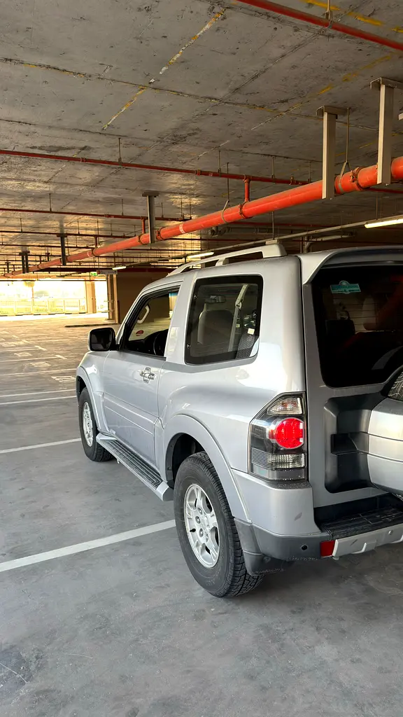 Mitsubishi Pajero 2009 — photo 1 of 8