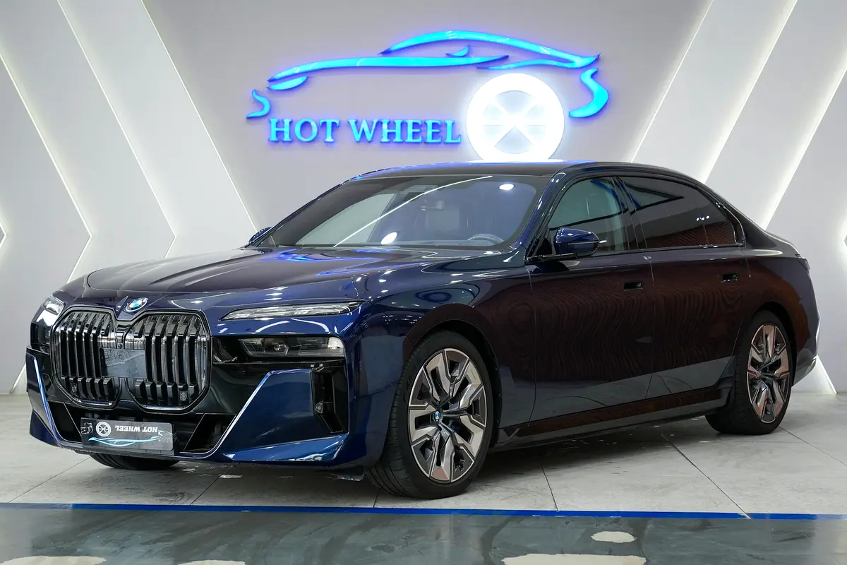 BMW i7 2024 — photo 1 of 20