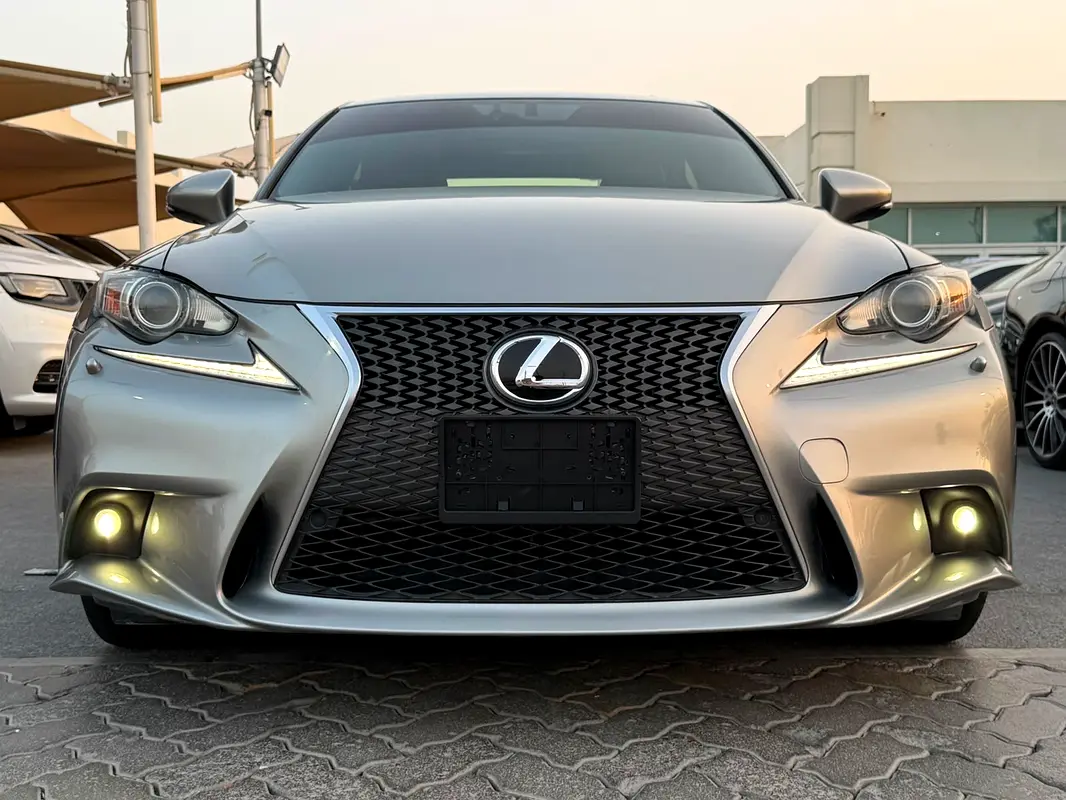Lexus IS-Series 2016 — photo 1 of 20