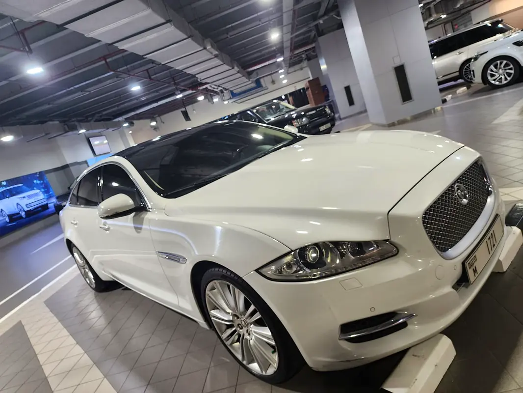 Jaguar XJ 2012 — photo 1 of 15