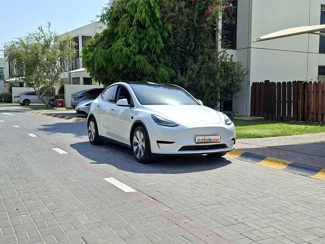 Tesla Model Y 2023 — photo 1 of 13