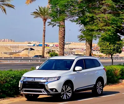 865-Monthly l GCC l 4wd, Cruise, Camera l Accident Free