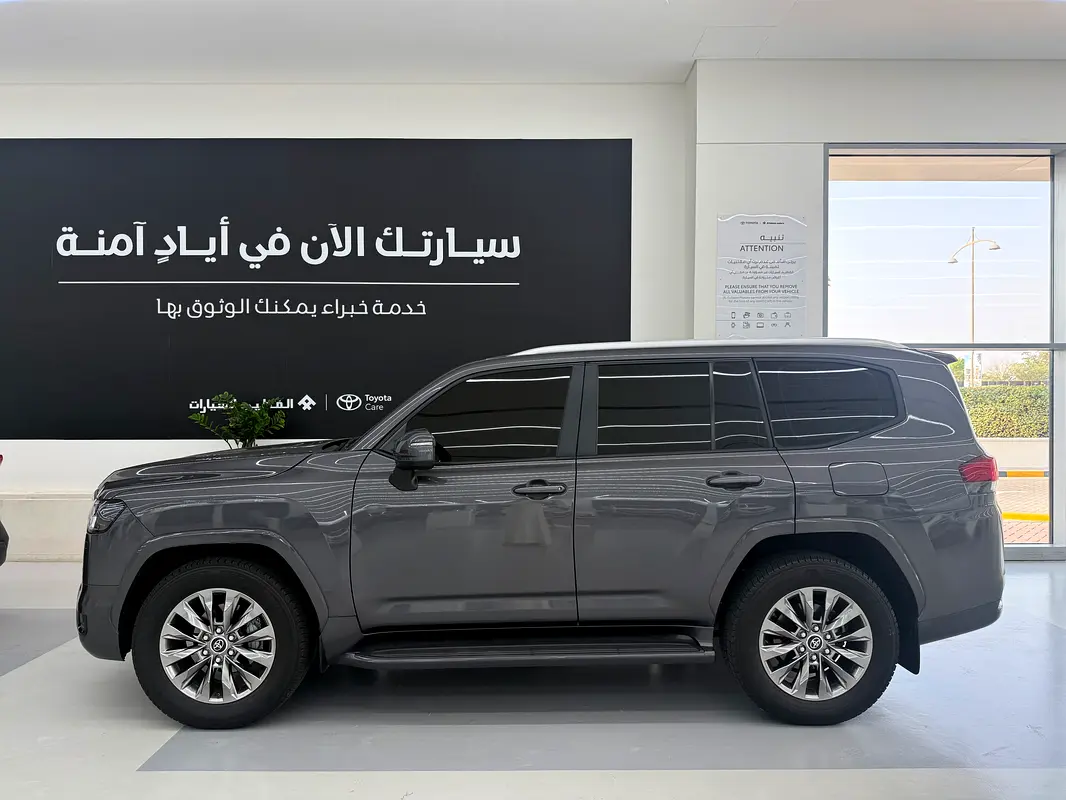 Toyota Land Cruiser 2024 — photo 1 of 7