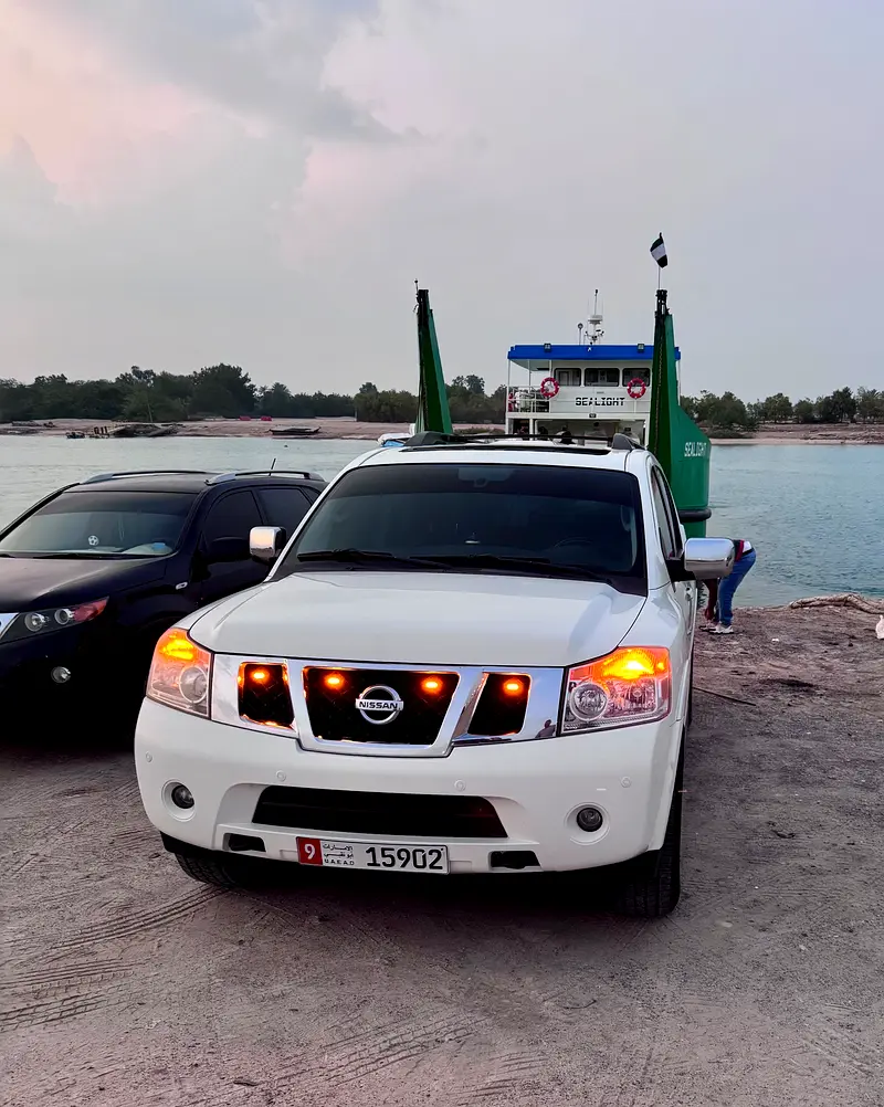 Nissan Armada 2010 — photo 1 of 10