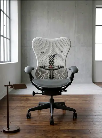Herman Miller Mirra Chair Excellent Condition