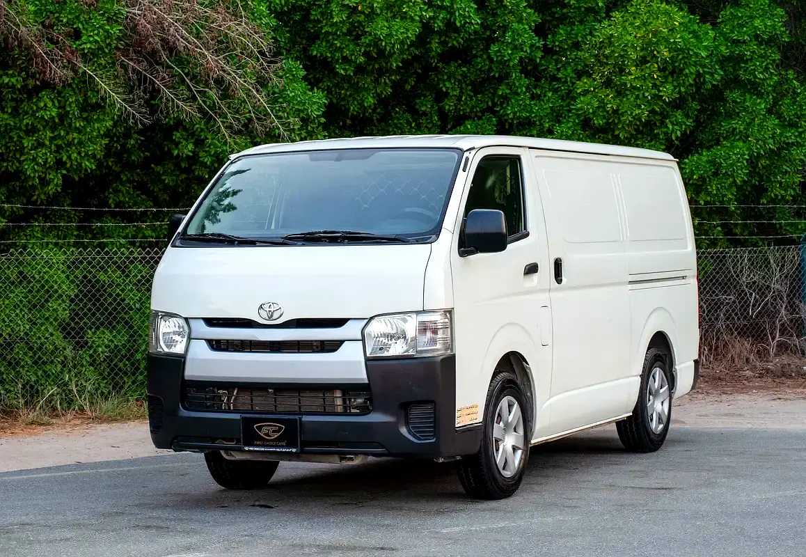 Toyota Hiace 2021 — photo 1 of 12