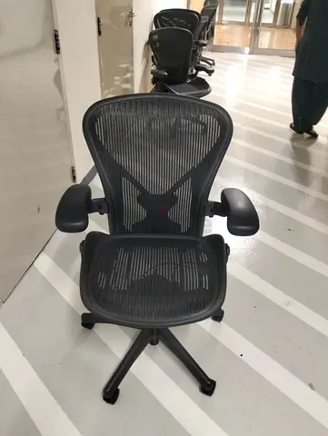 Herman Miller Aeron Office Chair - Size B, Good Condition same look new available for selling