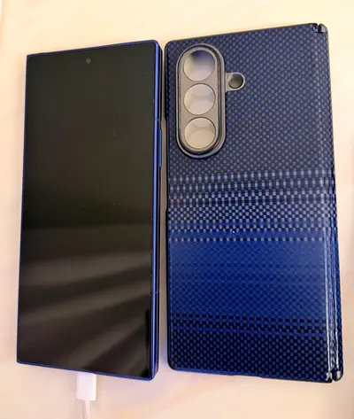 Samsung Z Fold 7 (blue) 512 GB with textured protective case - very good condition