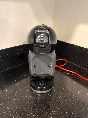 Dolce Gusto style single-serve coffee machine - good working condition