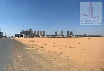 فرصة استثمارية مميزة لامتلاك قطعة أرض سكنية استثمارية في منطقة العالية – عجمان، إحدى أسرع المناطق نمواً وتطوراً، وتُعد خياراً مثالياً لبناء الفلل