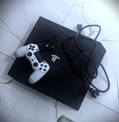 PS4 Pro 1TB - with 1 Controller