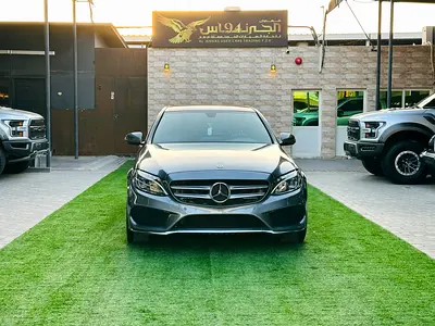 مرسيدس بنز C200 موديل 2018 خليجي | فل أوبشن | محرك 2.0 تيربو | ناقل 9G-TRONIC | جلد أحمر | كاميرا خل