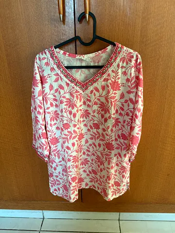 Womens Pink Floral V-Neck Kurti Top