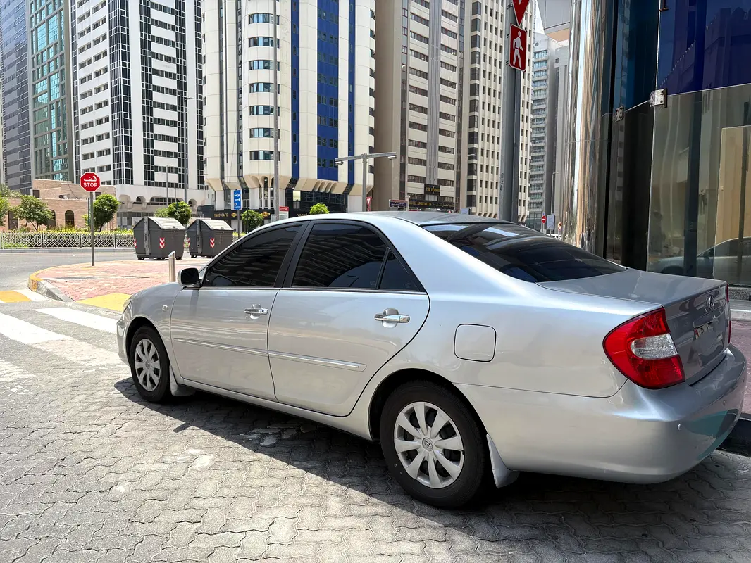 Toyota Camry 2004 — photo 1 of 10