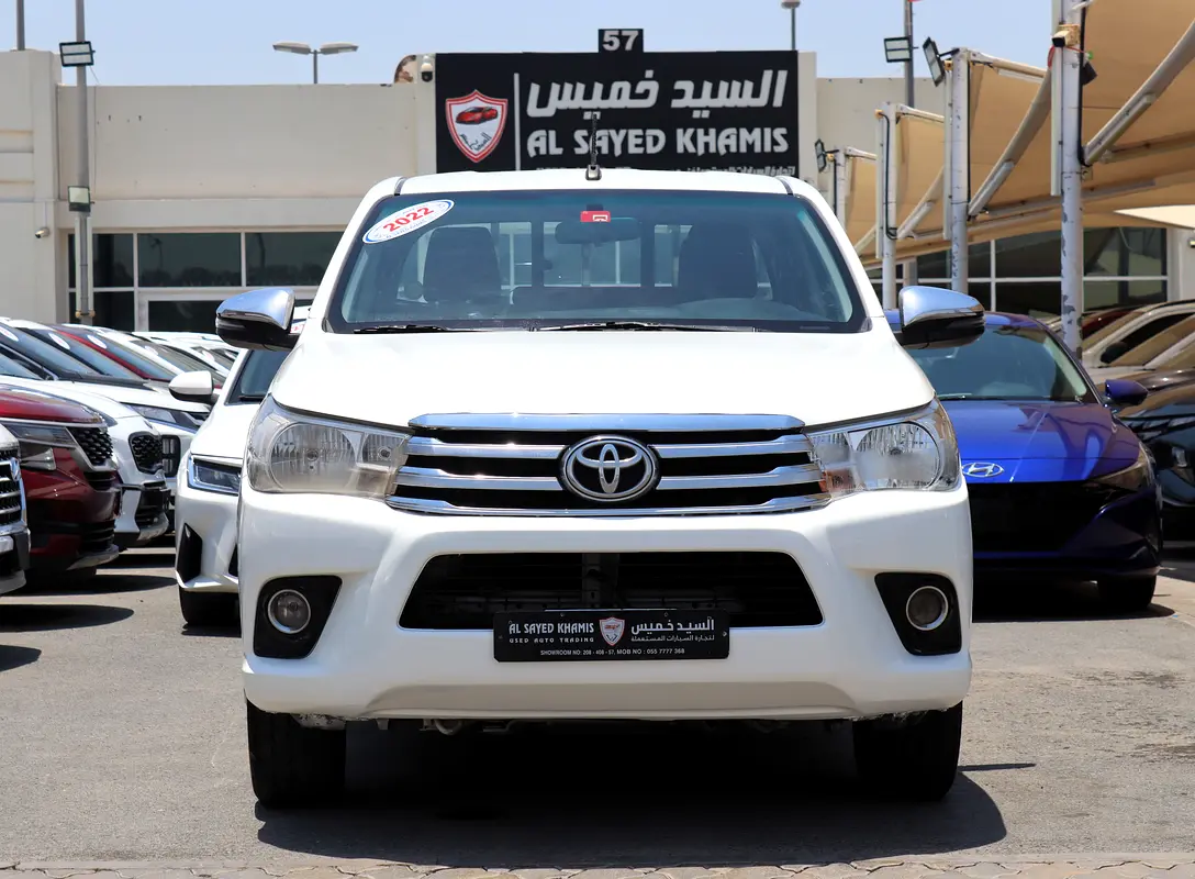 Toyota Hilux 2022 — photo 1 of 19