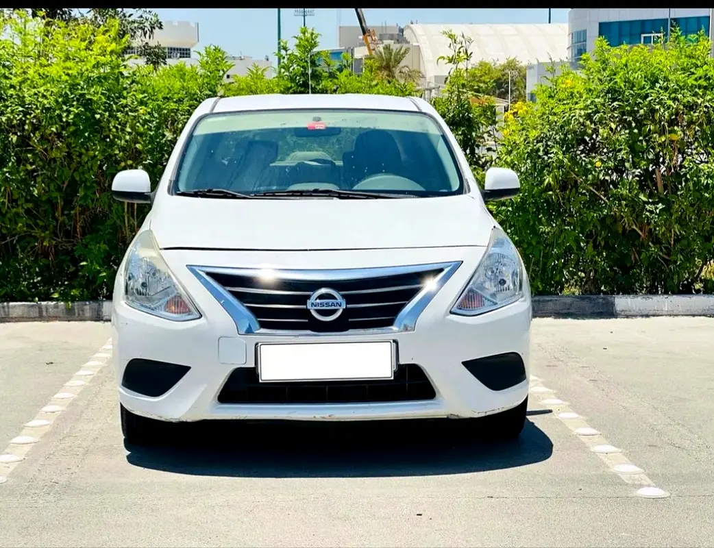 Nissan Sunny 2016 — photo 1 of 5